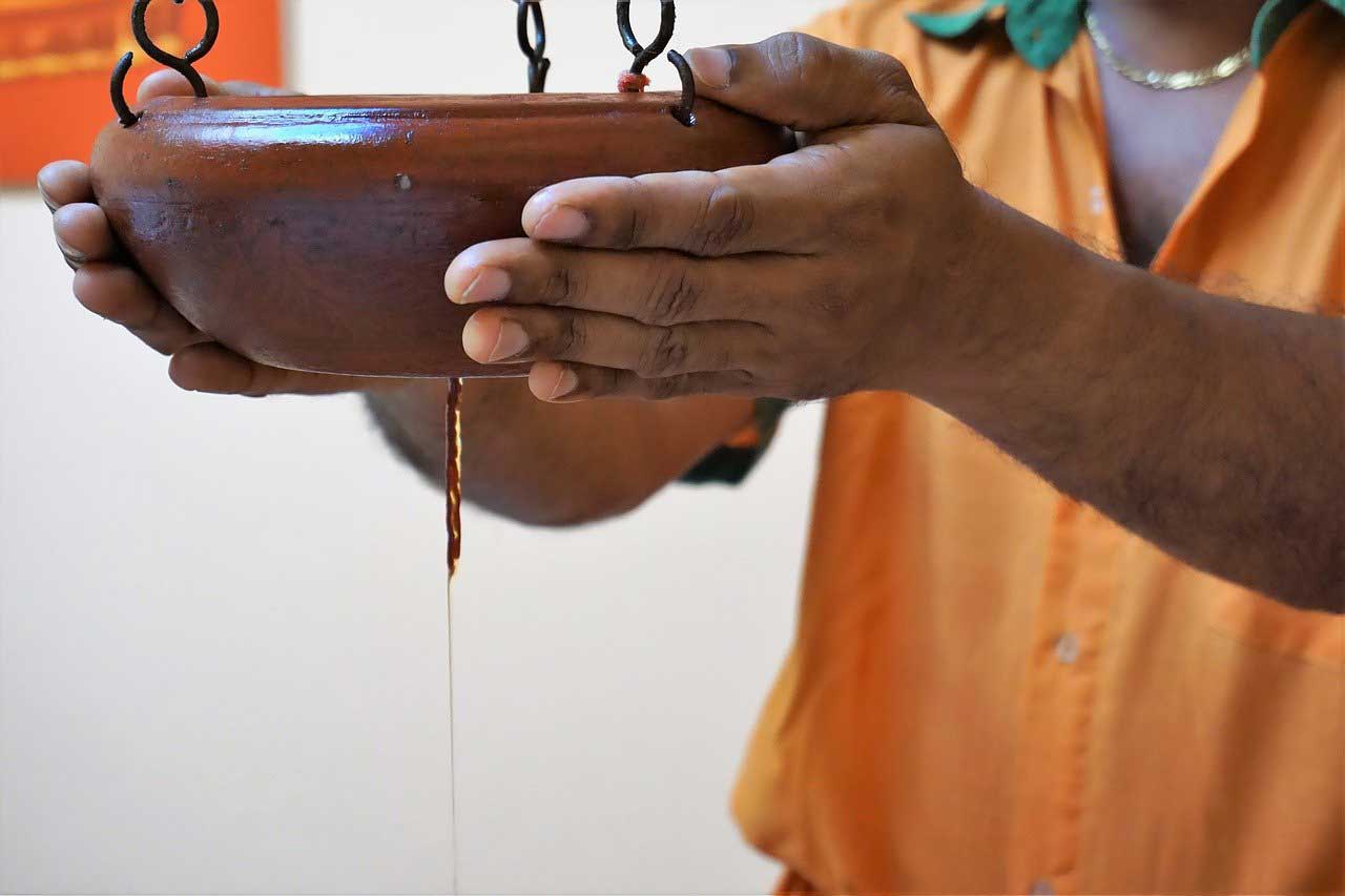 Ayurveda-Deutschland-Stirnöl-Guss